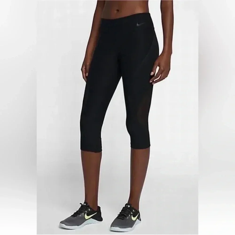Nike Power Legend 20” Mid Rise Training Capri Leggings Women’s size Small